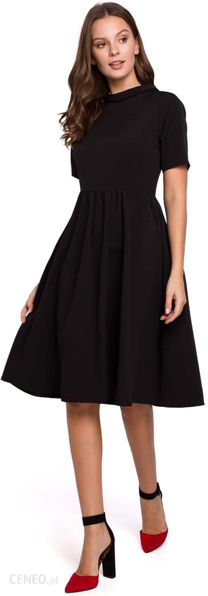 Czarna Rozkloszowana Sukienka z Wykładanym Kołnierzykiem